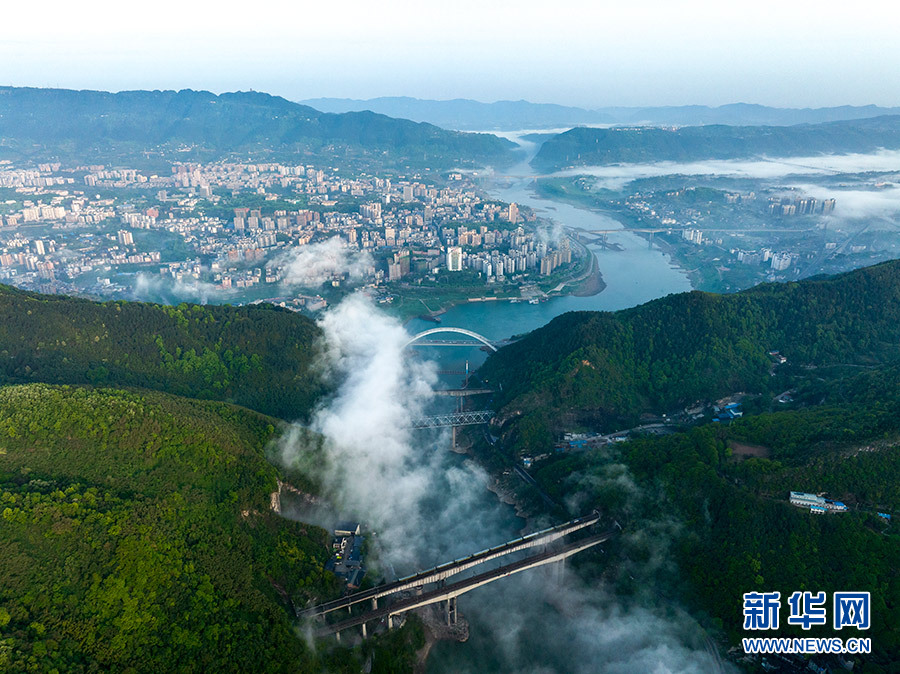 【“飞阅”中国】八桥叠翠嘉陵江 景观台赏云瀑景