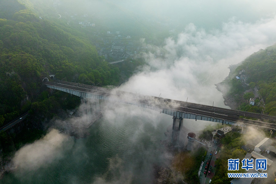 【“飞阅”中国】八桥叠翠嘉陵江 景观台赏云瀑景