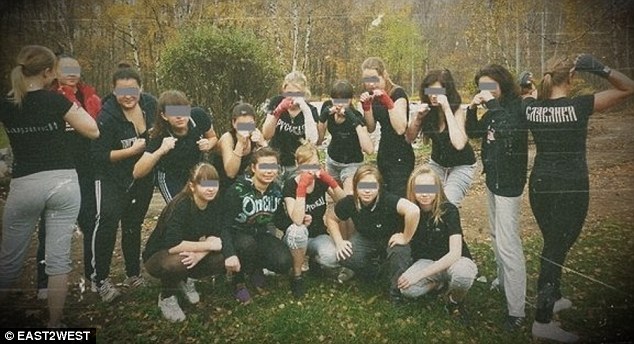 比男人狠!揭俄女足球流氓生活 18世界杯开战