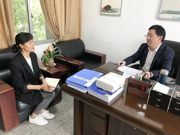 自贡自流井：聚焦监督首责 “双责体检”为县域政治生态建设出诊开方_fororder_开展政治生态建设“体检谈话”现场（摄影-方洋）