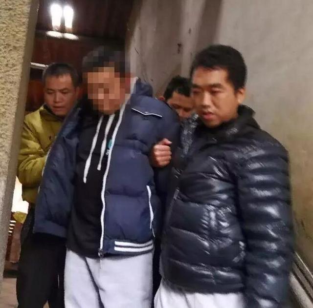 【法治 列表】【滚动新闻】【地市 福州】泉州凌晨一超市附近发生命案 嫌犯七小时后落网