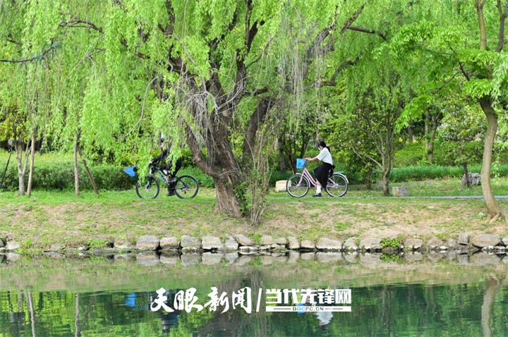 （中首）贵阳花溪十里河滩：人间最美四月天 踏青游玩正当时