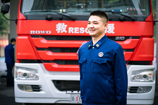 宜宾筠连县：奋战在消防救援一线的人大代表只想让生活多一点宁静_fororder_筠连县县人大代表罗斌-供图-筠连县委宣传部