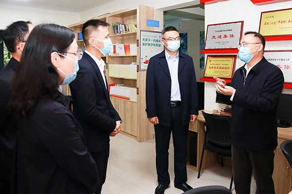 自贡市人大常委会主任谭豹调研沿滩区基层立法联系点工作_fororder_1调研现场