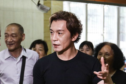独家：李咏接棒华少出任《2016好声音》主持