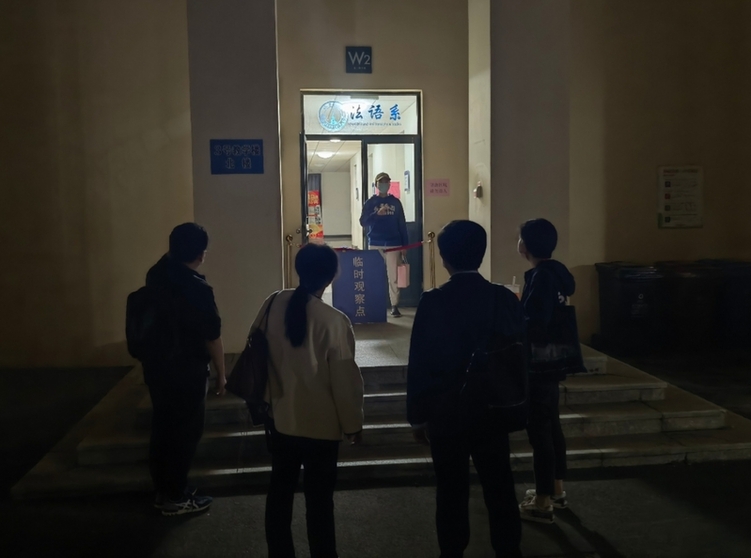 【自述】26岁上海高校女教师：为了保护患病学生，我成了全校最孤独的人
