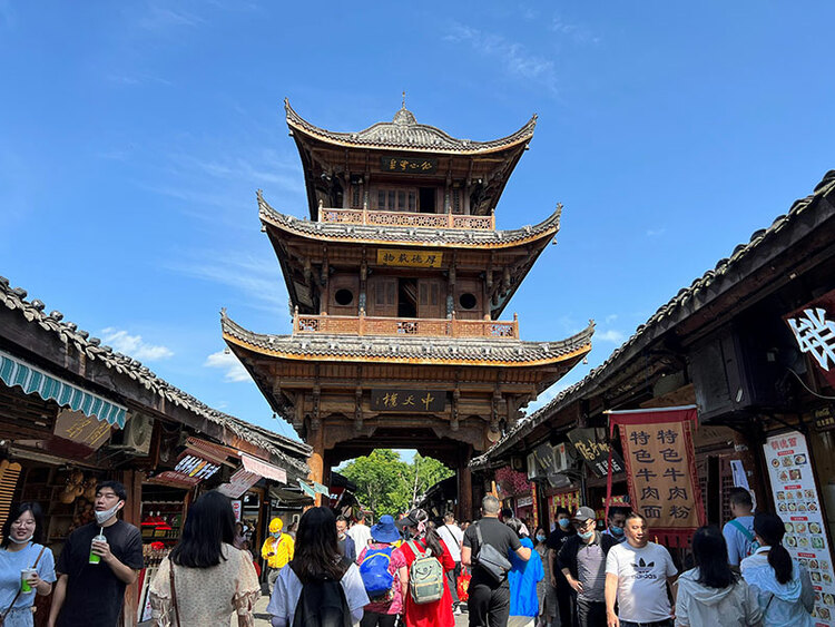 四川南充：“五一”假期文旅市场平稳有序 全市文旅市场共接待游客418.6万人次_fororder_2阆中古城