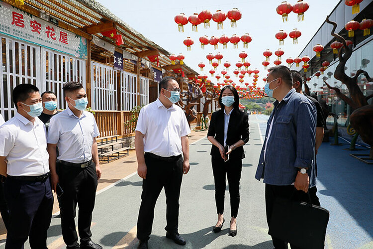 自贡市大安区委书记彭长林调研督导疫情防控工作_fororder_4调研现场