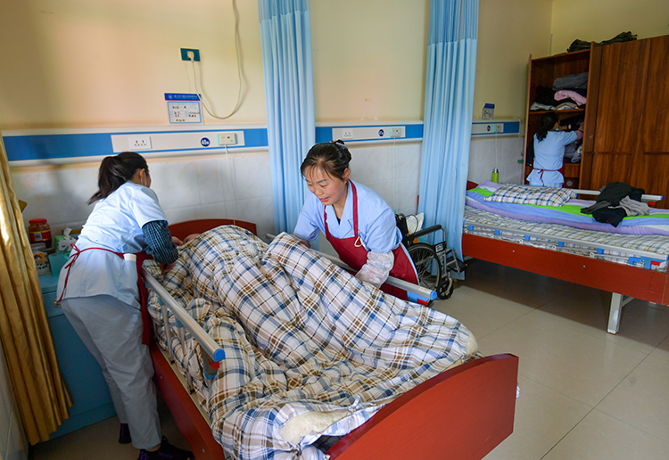 Chinese Dream & Labor Beauty | Pu Yu: Conscientious Nurse of Elderly Care Warms People's Hearts with Sincerity_fororder_6