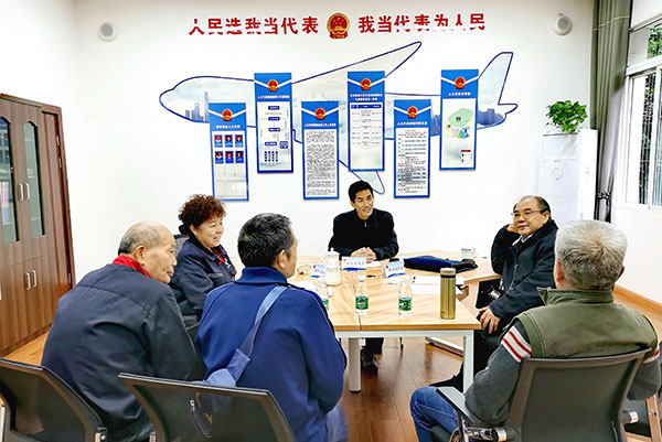 宜宾市翠屏区：以“六个联动”破解监督顽症 健全人大监督新机制_fororder_翠屏区各级人大代表在片区人大代表联络站接待选民-供图-翠屏区人大常委会4