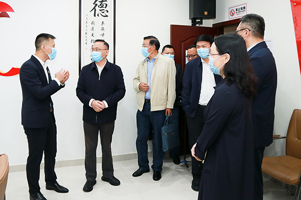 自贡市人大常委会主任谭豹调研沿滩区基层立法联系点工作_fororder_2调研现场