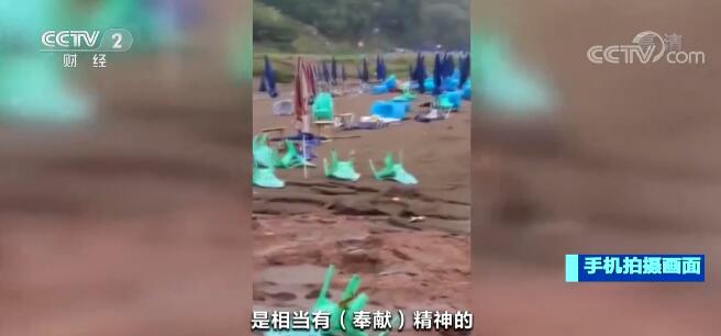 【凡人微光】江水猛涨淹没商户物资 热心小伙们下水打捞3小时