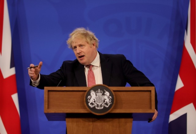 英国首相访问印度 只签大单不“说教”
