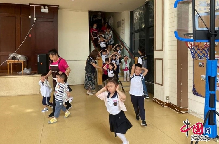 （转载）自贡自流井：防灾减灾 安全“童”行