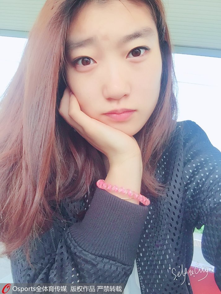 90后美女国手自拍 身高182咋也这么萌