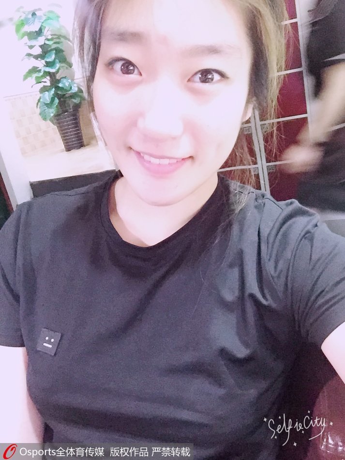 90后美女国手自拍 身高182咋也这么萌