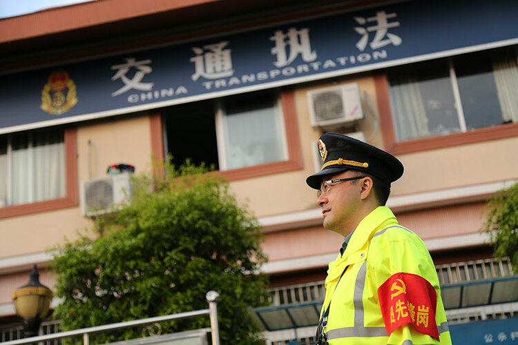 中国梦 劳动美｜汤晓明：为人民交通安全保驾护航 交通执法先行者_fororder_微信图片_2022042510065510