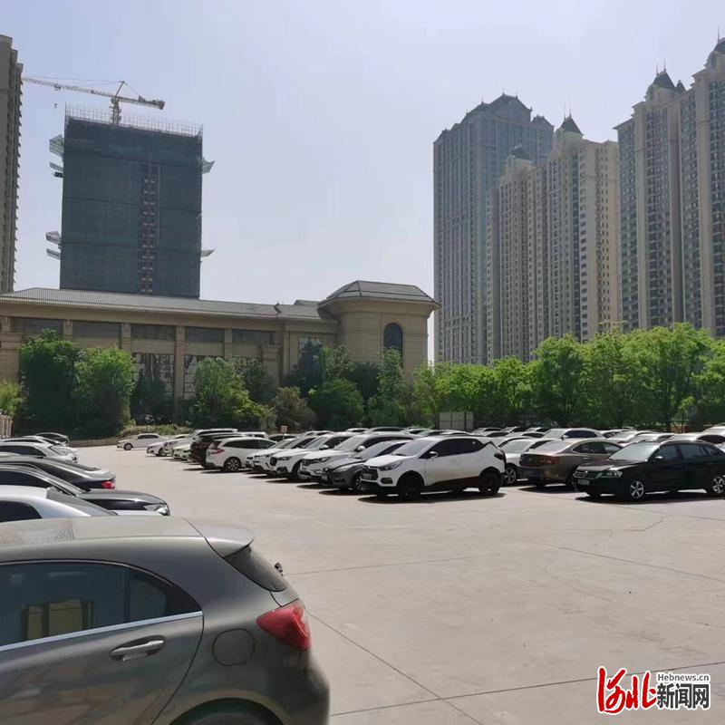 石家庄市一体育用地未经备案开设收费停车场 被责令停业