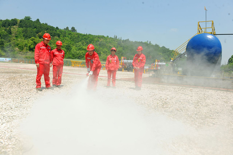 中国梦 劳动美｜任基文：坚守岗位 温暖万家_fororder_培训灭火器使用规程