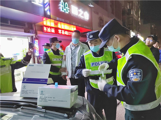 连云港海州公安开展毒驾夜查行动_fororder_图片3