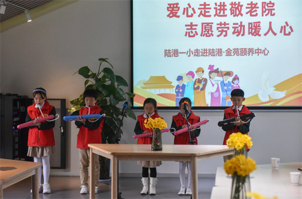 西安国际港务区：走进颐养中心  志愿服务暖人心_fororder_86f95eb3c7b2e45520fde6865790dc3