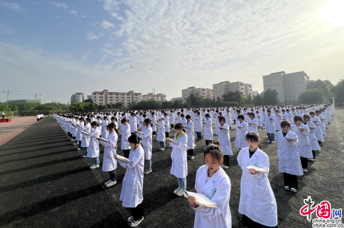 （转载）四川省针灸学校诵读经典：传中医文化，迎世界大运
