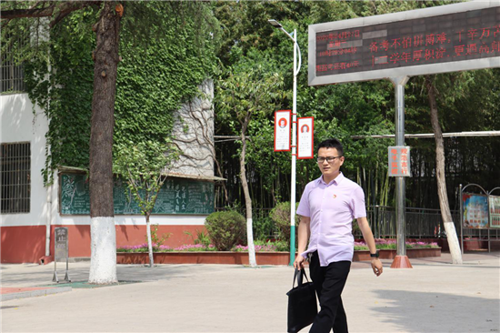 【“战”一线 正青春】高中化学教师黄雨：读书是为了帮助家乡摆脱贫困_fororder_图片18