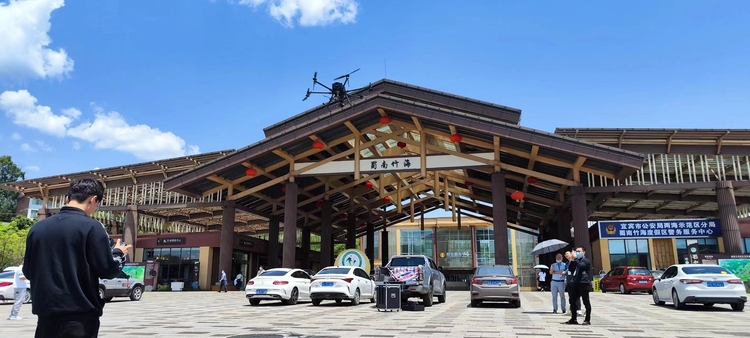 （转载）“五一”前三天四川文旅市场逐日回暖！ “宅”度假火热，多地民宿一房难求