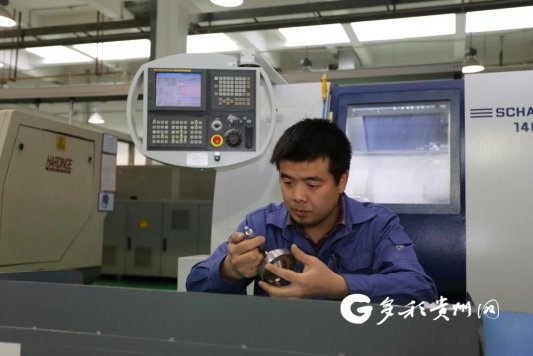 【燃烧吧，青年！】他手工打磨核心部件 精度达到0.002毫米！