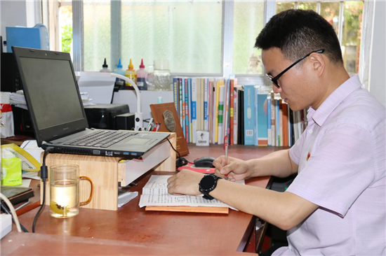 【“战”一线 正青春】高中化学教师黄雨：读书是为了帮助家乡摆脱贫困_fororder_图片15