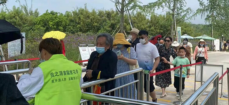 魅力盐都·安逸灯城 | 假期文明出游 让旅途更舒心_fororder_有序排队入园