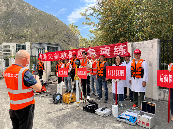 迎汛备战 四川水文在行动_fororder_姜射坝水文中心应急监测演练现场