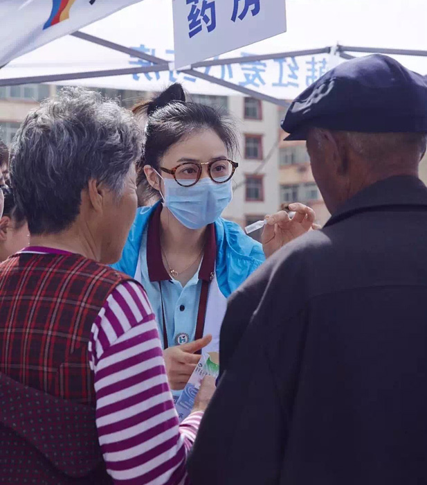 毛阿敏蒋欣素颜做公益 沈梦辰感动落泪