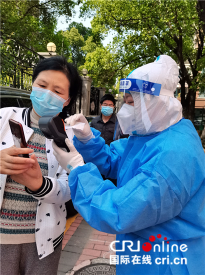 台青抗疫故事：她是社区居民口中的“好囡囡”（两岸观察）_fororder___172.100.100.3_temp_2_1_2_1_1_3e1807ad-84b0-4576-9275-c491a9418524