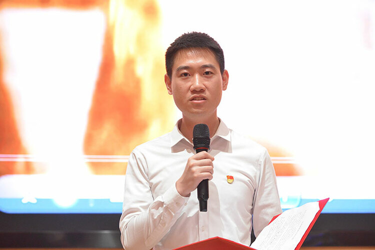 自贡市荣县9名宣传战线青年激情演讲说“奋斗”_fororder_3选手演讲现场