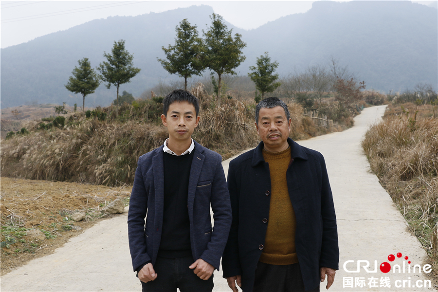 图片默认标题_fororder_秀山县龙池镇父子养蜂人_副本_副本