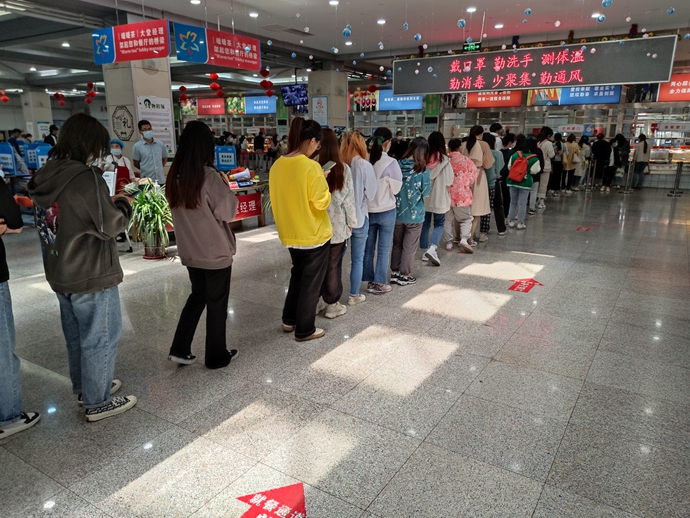 山东科技大学“轻食减脂”套餐成新宠