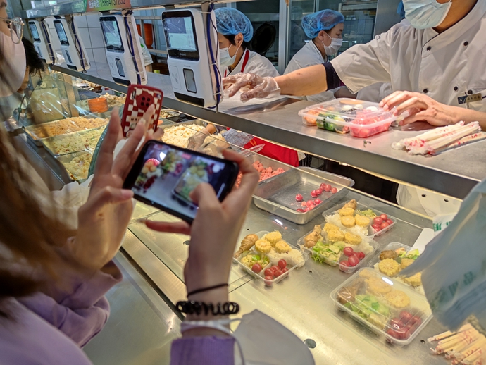 山东科技大学“轻食减脂”套餐成新宠