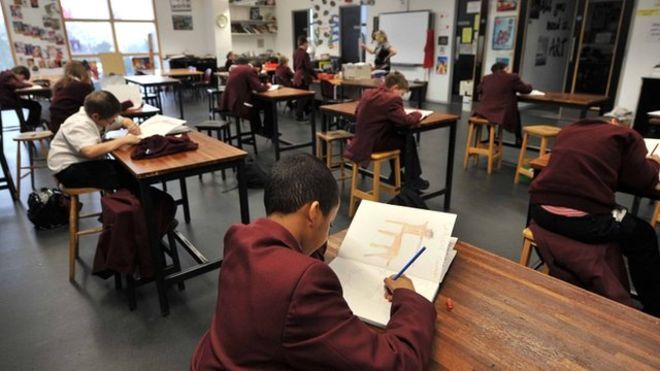 英国小学生人数连续7年上升 学校不堪重负