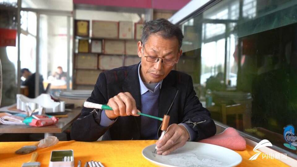 山东手造｜成武刻瓷：以刀代笔绘大千世界 毫厘之间展传统之美