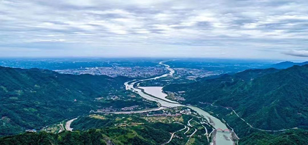 都江堰“大灌区”：做优做强公园城市乡村表达 在打造世界级休闲旅游胜地中展现新作为_fororder_都江堰俯瞰图-供图-都江堰市委宣传部