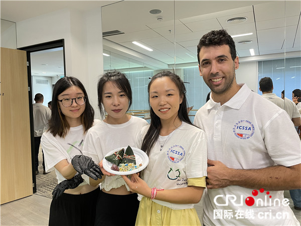 中以大学生举行“粽情粽意”端午节庆祝活动_fororder___172.100.100.3_temp_9500033_1_9500033_1_1_76308824-aaa8-4750-8331-e1b289b69e0d