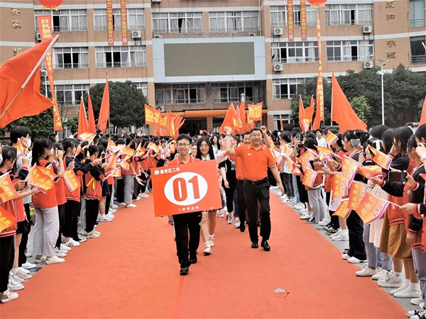 宜宾市叙州区二中举行2022年高考壮行大会_fororder_明志广场壮行大会现场-供图-闫从刚