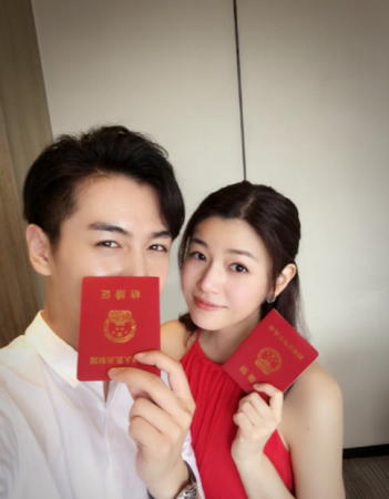 三喜临门！陈晓晒照证实婚讯 宣布陈妍希怀孕