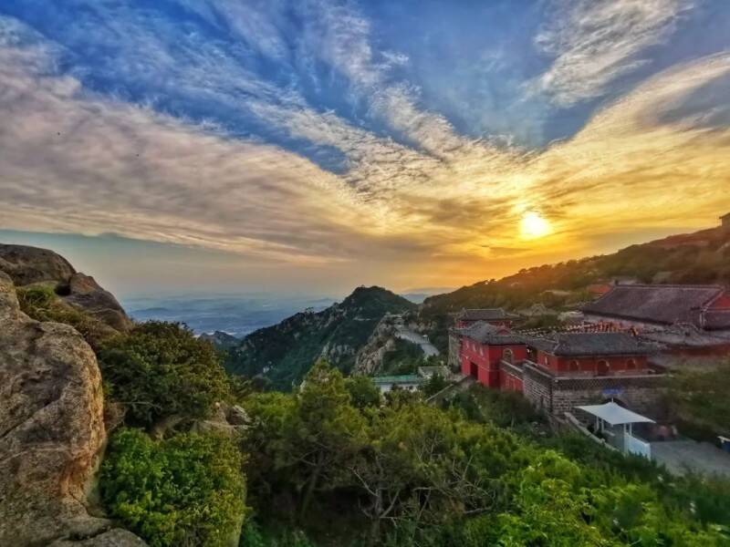 晚霞灿然旖旎 邀您到泰山感受“盛夏晚晴天”