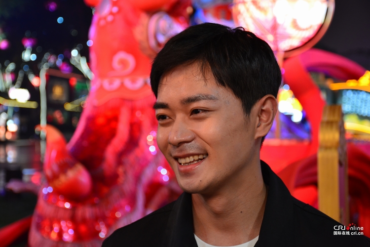 曹骏挑战跨龄演绎 探班电影《长安·长安》拍摄现场_fororder_2