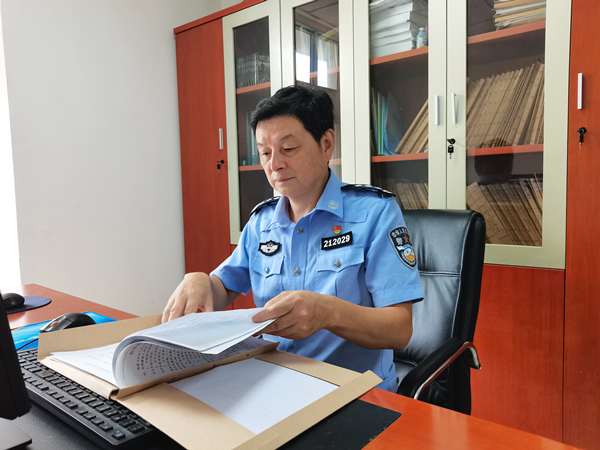全国公安机关爱民模范余新洪：用心用情用力守护人民生命财产安全_fororder_图片1