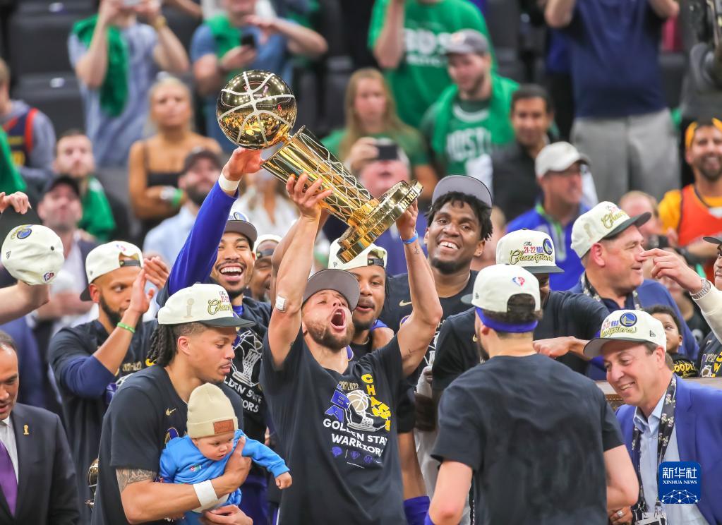 NBA总决赛：勇士队夺冠