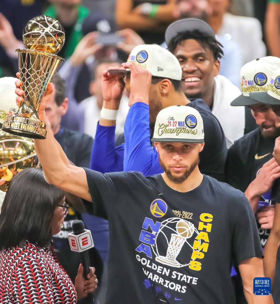 NBA总决赛：勇士队夺冠