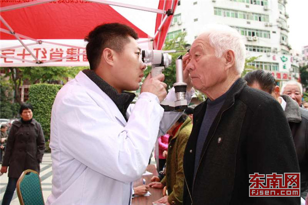 【法治 财经】【滚动新闻】福建省红十字会筹集400万元物资 让贫困户过大年